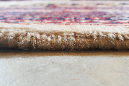 Carpet edge with hand-knotted pile and frayed hem