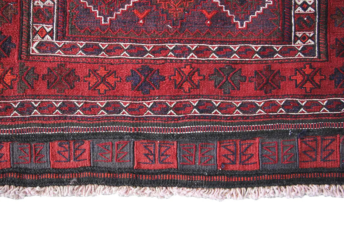 Bakhtiari kilim detail: border with star and cross motifs, fringe finish at the bottom.
