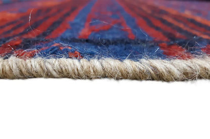 Kilim edge close-up: beige pile with fringe along the bottom edge