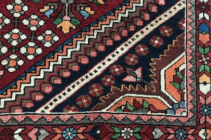 Rug border: zigzag trim with fine lines and multicolored floral motifs