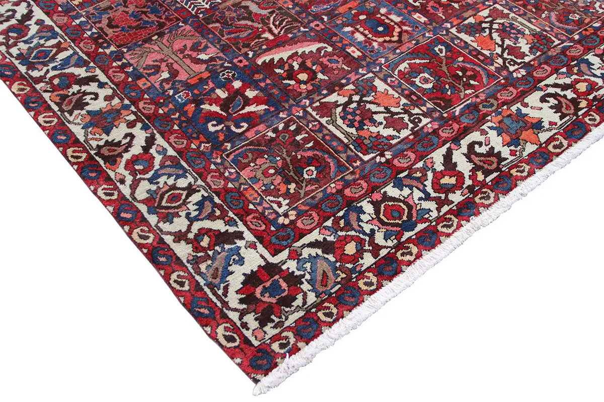 Bakhtiari rug 303x205 cm, corner with filigree ornaments, white and red accents
