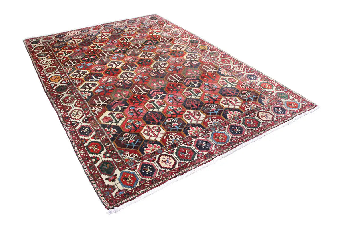 Bakhtiari rug (312x210 cm), viewed from the front at an angle, geometric patterns with ornamental friezes