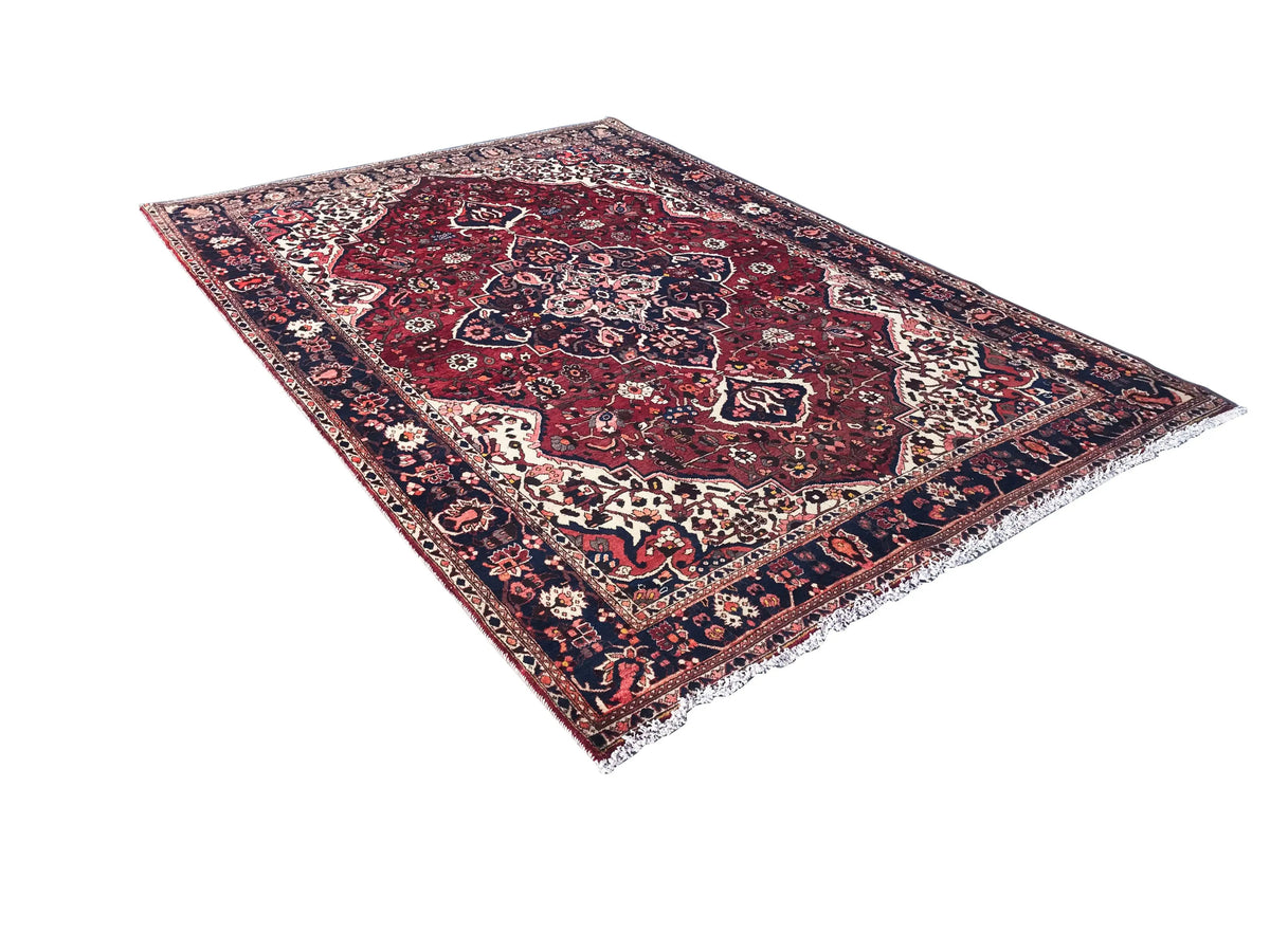 Bakhtiari rug (306x207 cm): red medallion, blue patterned border, diagonal view
