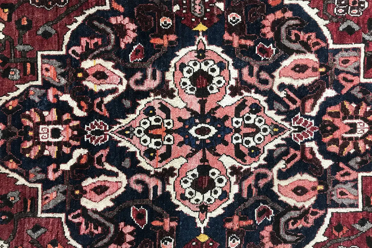 Bakhtiari rug (306x207 cm) Detail: red, blue, and cream ornamental pattern