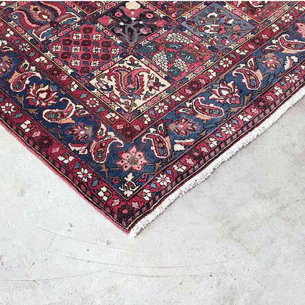 Bakhtiari carpet (320x214 cm), detail of the corner with ornamental panels and borders.