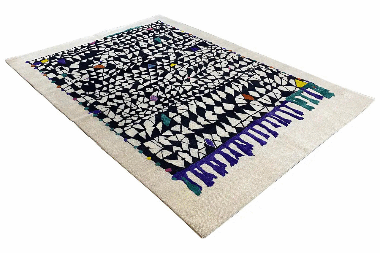 Rug 172x242 cm: geometric pattern with colorful accents and blue fringes