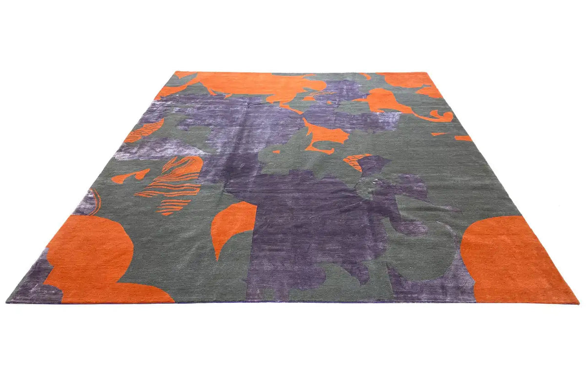 Designer rug, rectangular, gray-purple with orange figures in an abstract pattern