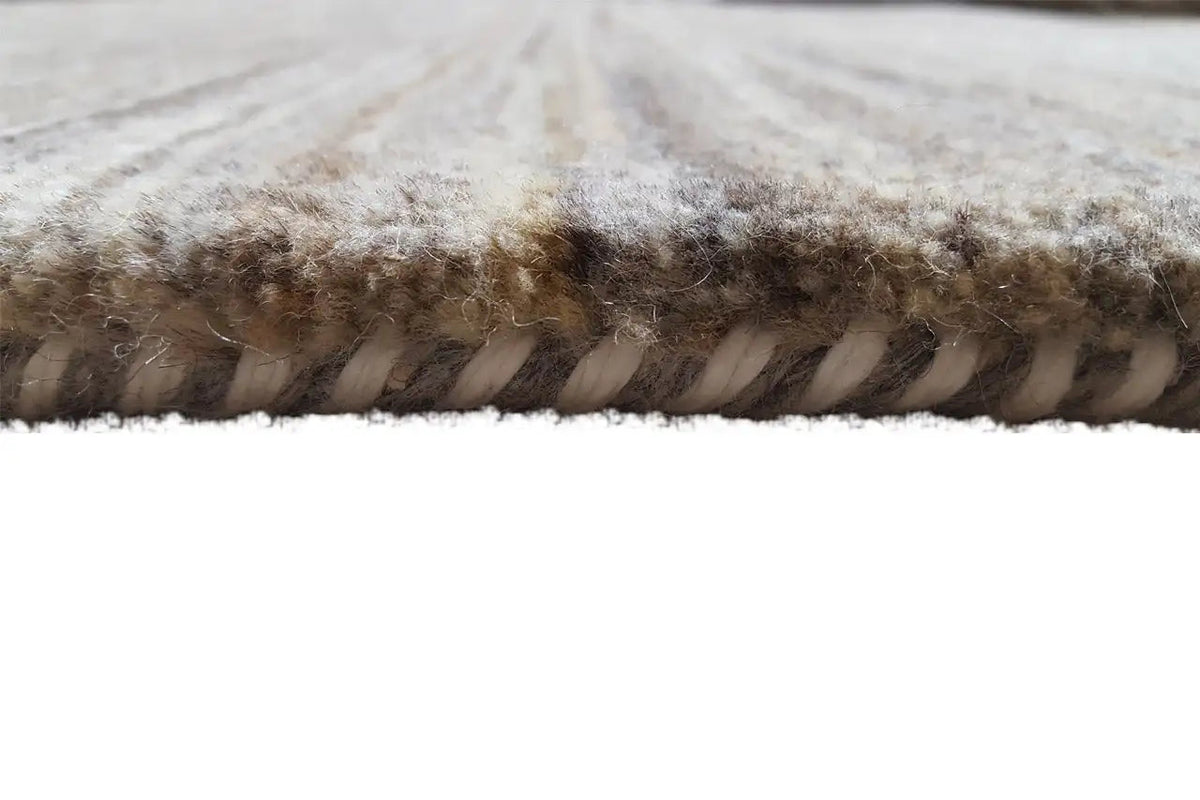 Natural Gabbeh rug: pile and bound edge with short fringes