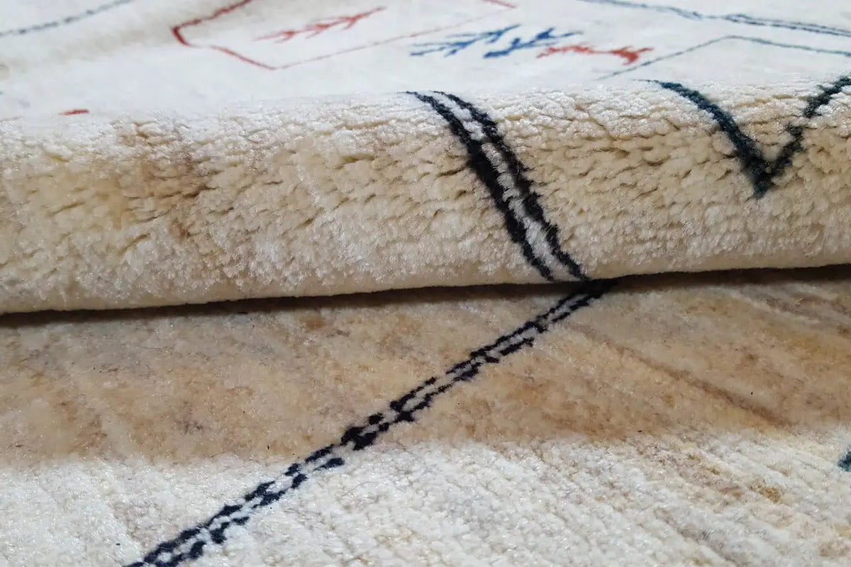 Gabbeh rug: detail of the wool surface with a black linear border