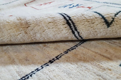 Gabbeh rug: detail of the wool surface with a black linear border