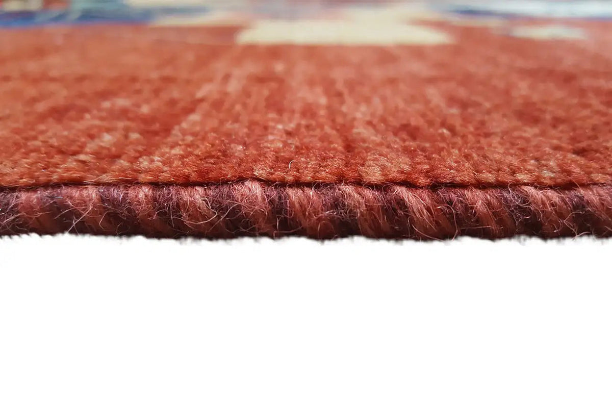 Gabbeh Lori carpet: Detail of the carpet edge and pile height, reddish-brown surface