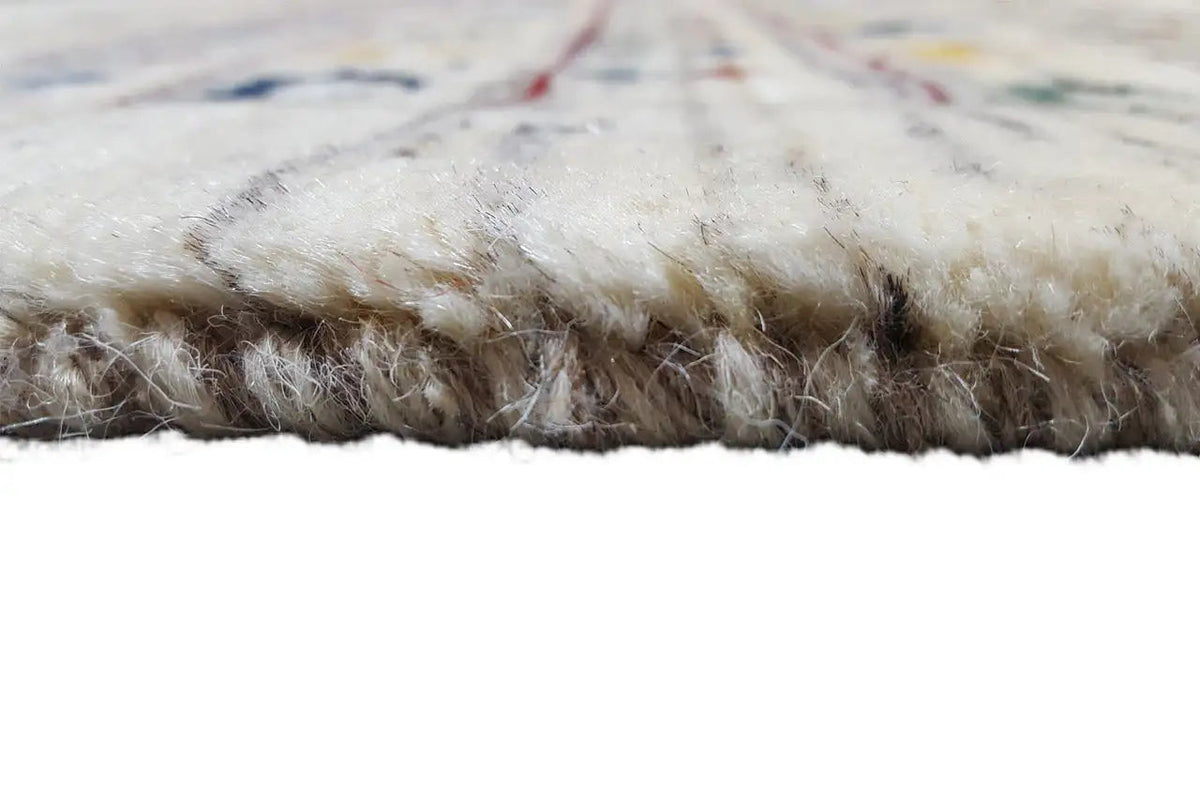 Rug edge with fringes made of virgin wool, beige pile, and fine red stitching