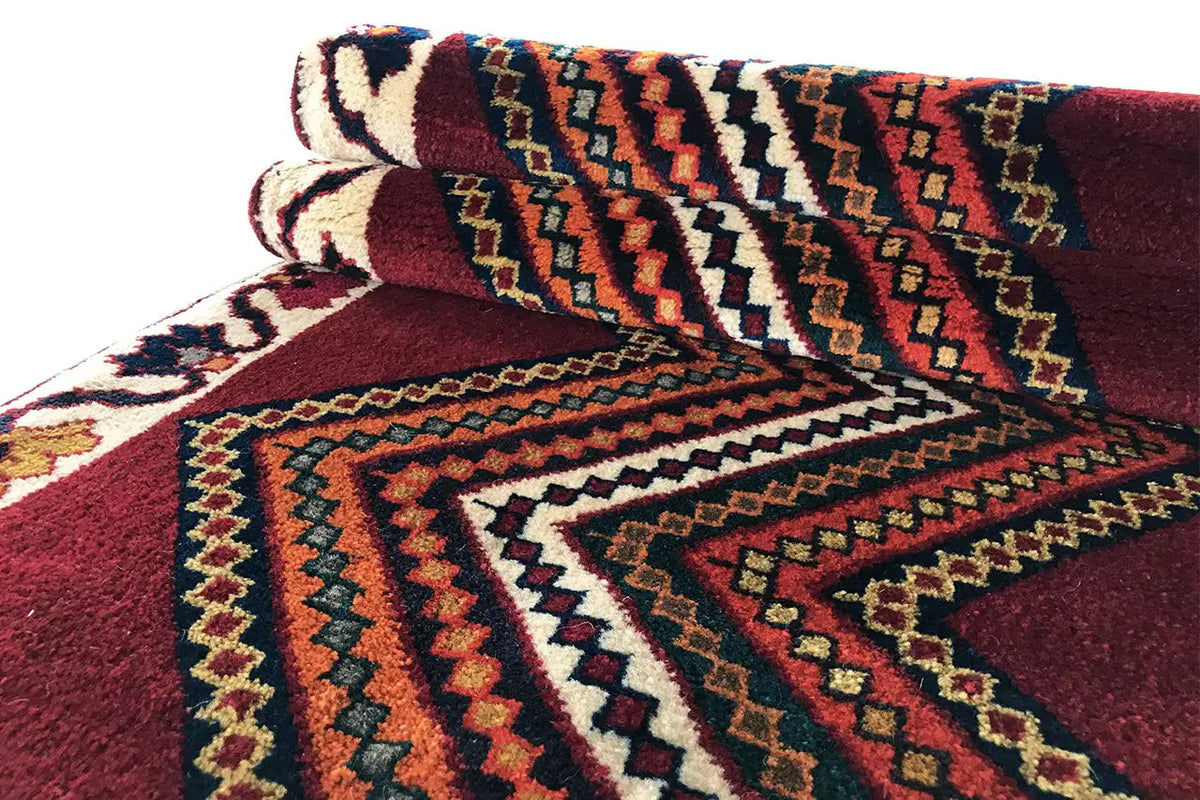 Gabbeh rug close-up: border with zigzags and fringes along the edge