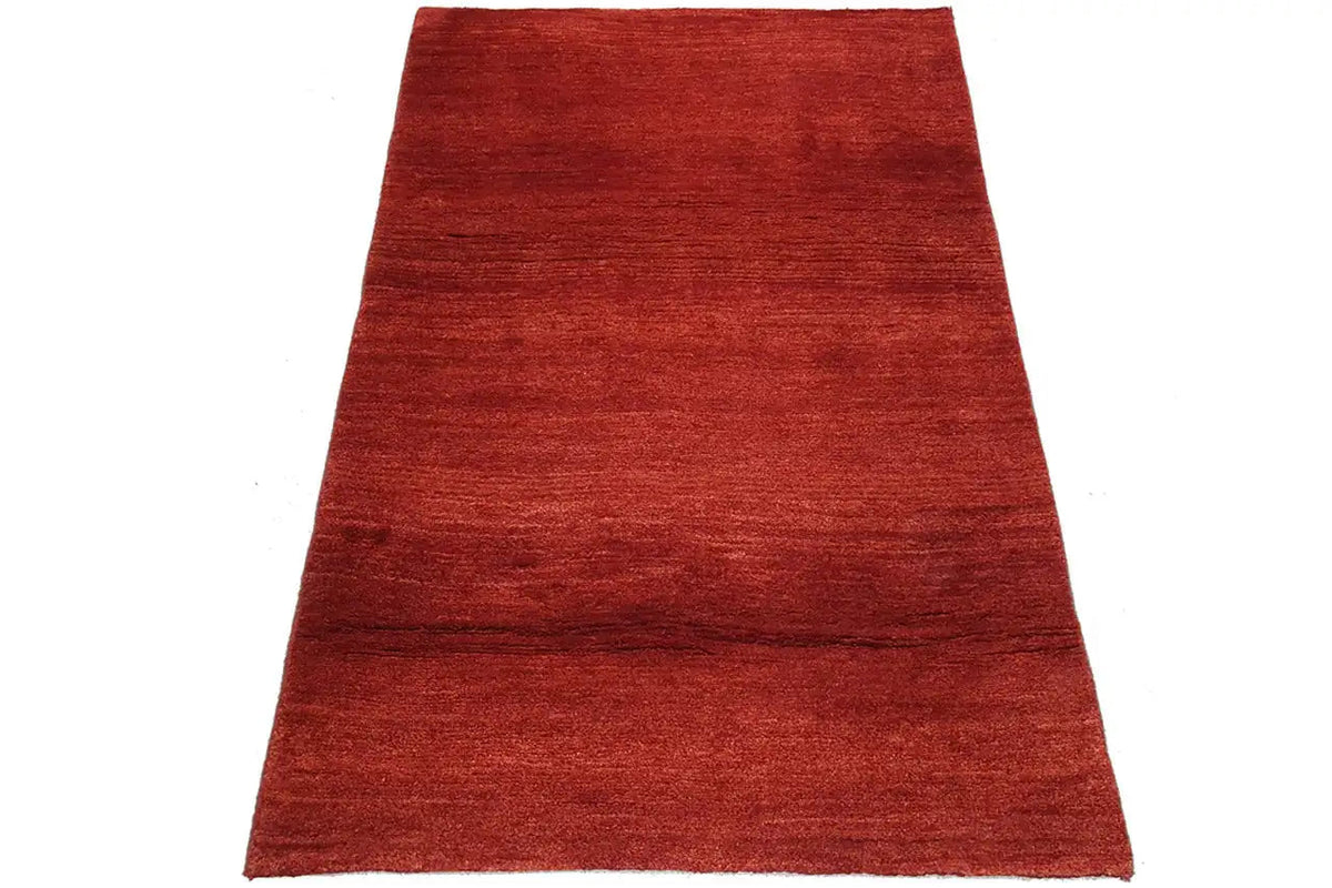 Red carpet in three-quarter view, smooth pile surface without a pattern, rectangular
