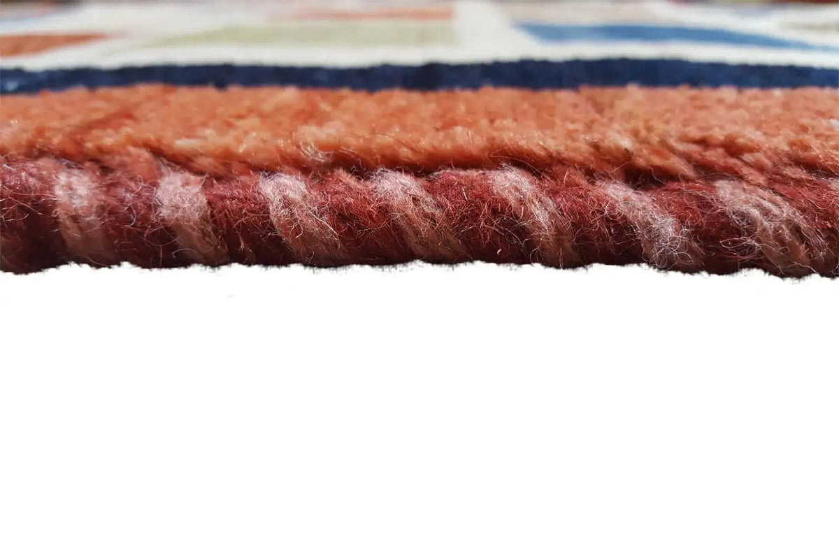 Gabbeh rug (185x135 cm), close-up of the edge with a short, densely woven fringe border