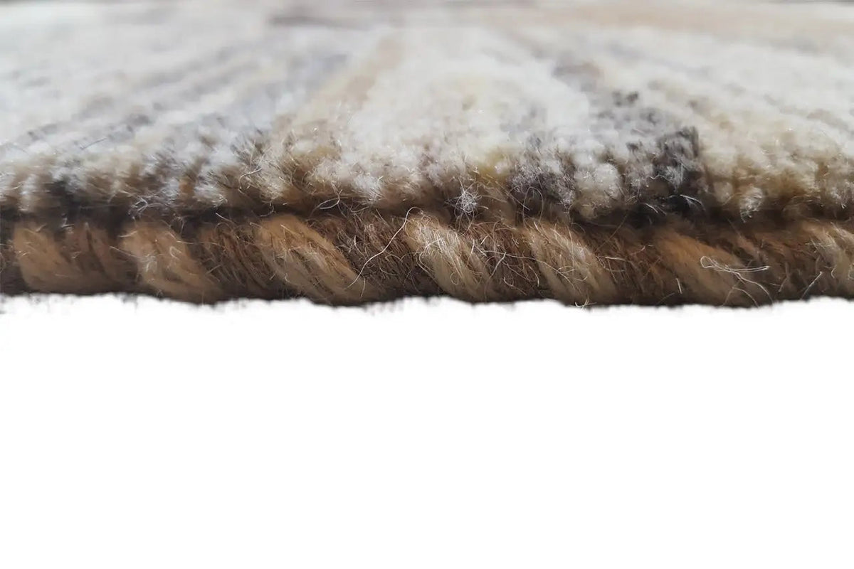 Gabbeh rug with fringed edging: beige pile and brown accents along the edge