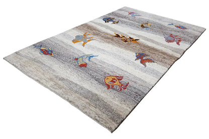 Rug in a diagonal pattern: animal motifs on a light background, multicolored, striped