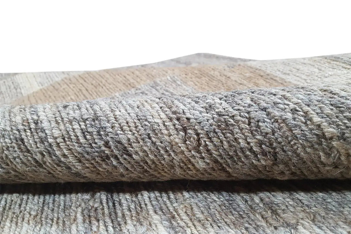 Close-up: woven kilim rug with a gray and beige thread pattern