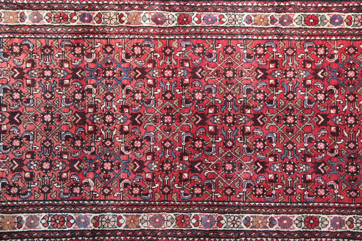 Hamadan rug, detailed view: border with decorative bands and geometric ornamental frame