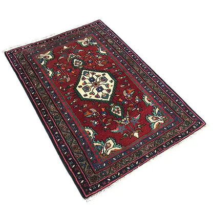 Burgundy oriental rug with medallion pattern, multicolored border, 119x80 cm