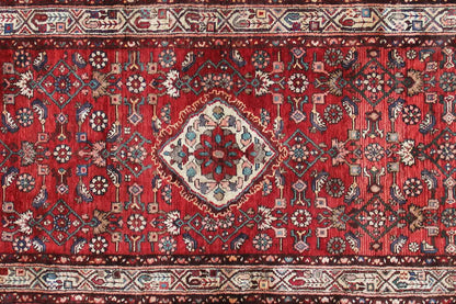 Hamadan runner: red runner with a central diamond motif and decorative border