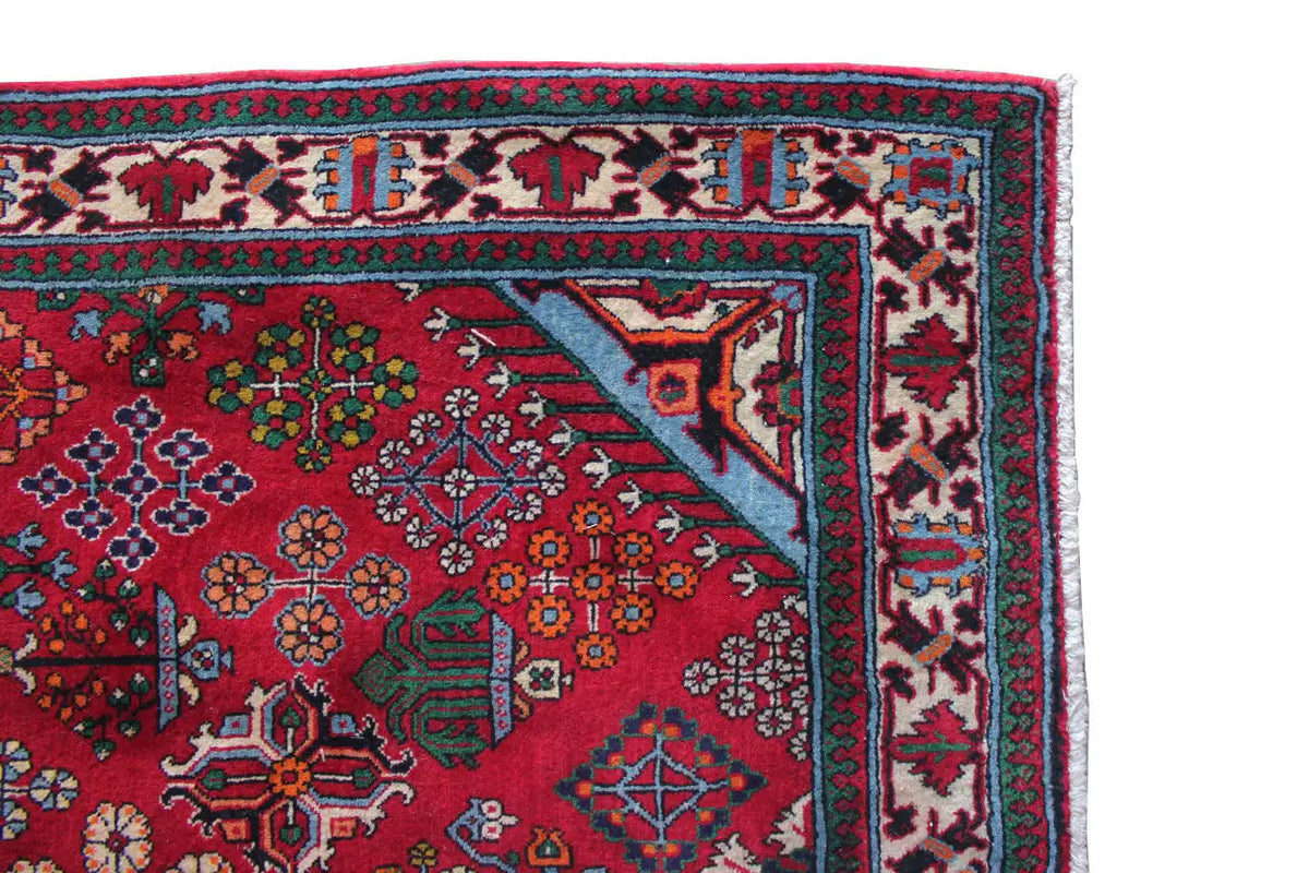 Josheghan rug runner 370x112 cm – Detail of the corner border with floral and ornamental motifs