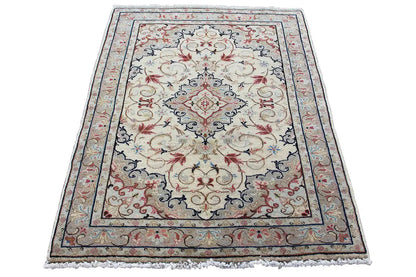 Beige Keshan rug with baroque floral ornament in the border, 147x102 cm