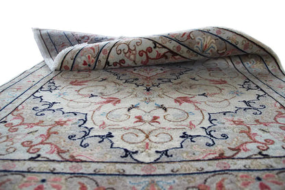Keshan rug, beige pattern with fine blue-red linear ornaments