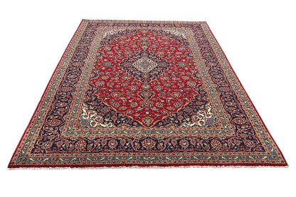 Red Keshan rug with an ornamental central medallion and border, 353x247 cm