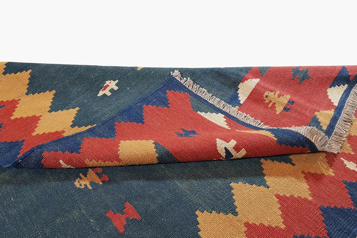 Kilim rug detail at the edge: interlocking zigzag patterns with fringes