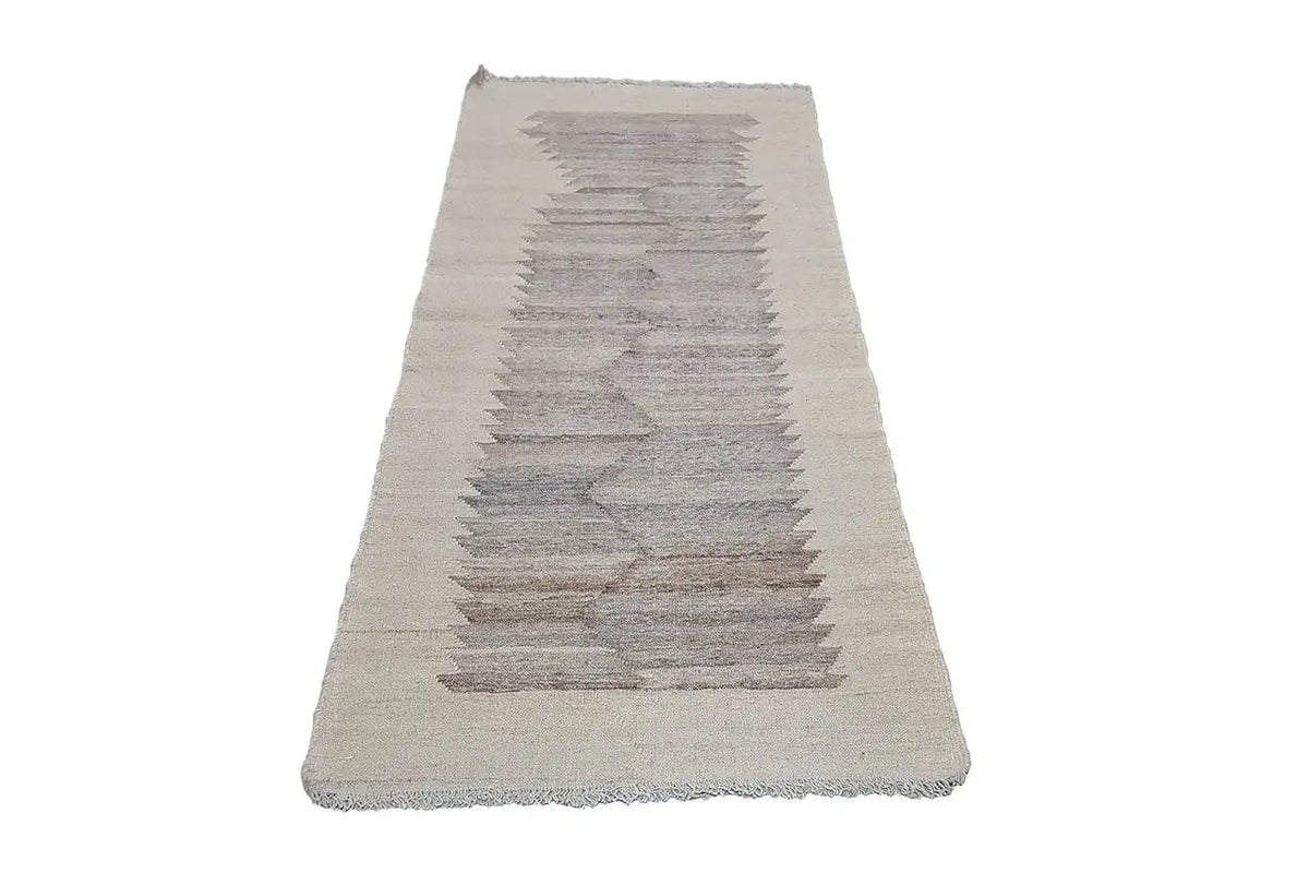 Kilim Qashqai rug in beige with a gray geometric pattern