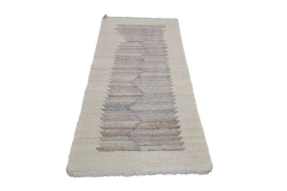 Kilim Qashqai rug in beige with a gray geometric pattern