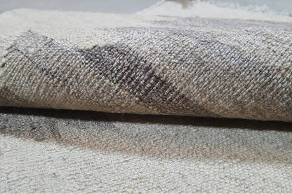 Rug edge of a Kilim-Qashqai: woven pile, beige yarn with a gray stripe