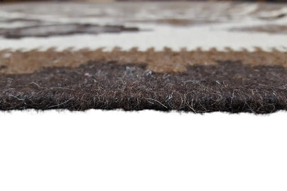 Close-up of the lower edge with dark pile