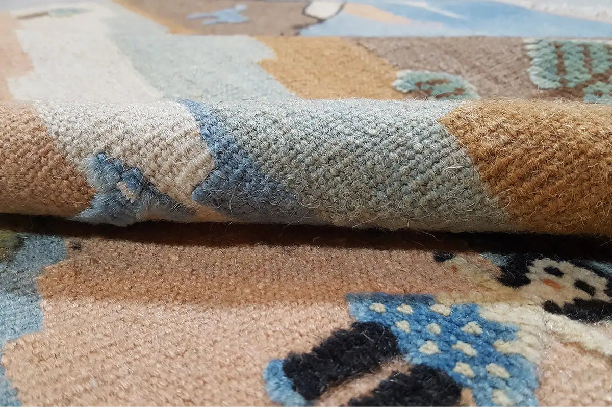 Kilim Qashqai rug: Detail of the selvedge with fringes and multicolored patterns