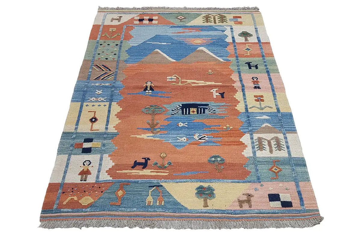 Kilim rug, geometric pattern in blue/orange on a light background, fringes