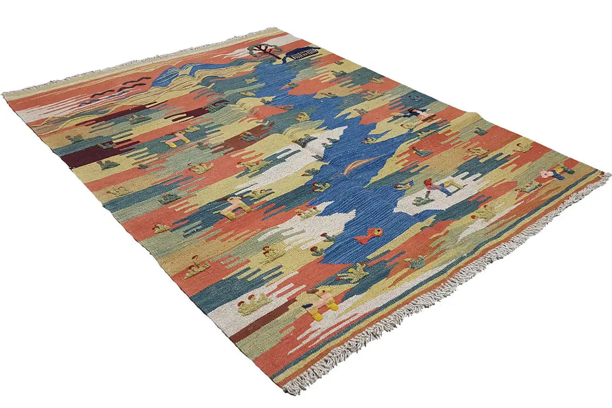 Kilim Qashqai rug with landscape motifs, multicolored, with fringes along the edge