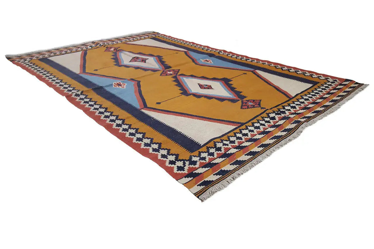 Kilim Qashqai rug, diagonal view with medallion and zigzag pattern