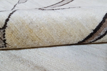 Close-up: cream carpet felt with a dark outline along the edge, lion pattern in the background