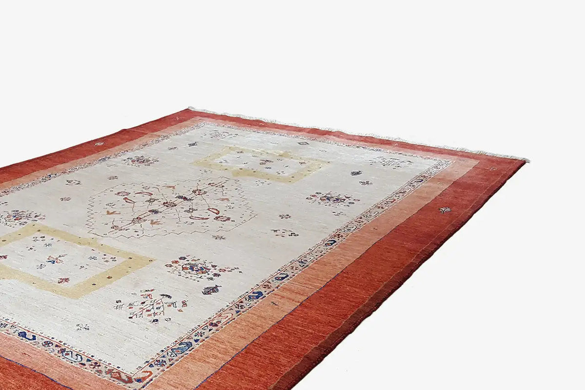 Classic rug with floral patterns, white background, reddish-brown edging and border, vintage style