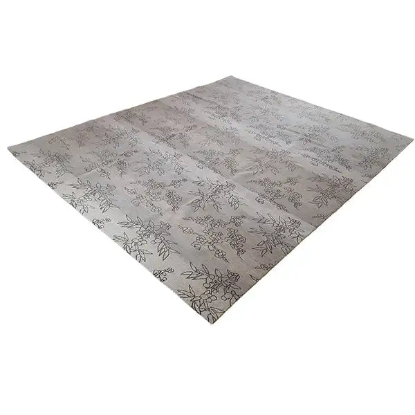 Designer rug with Bo Hamsa: light gray pile with a delicate floral pattern, diagonal