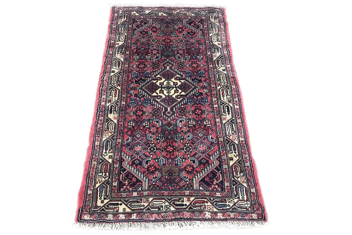 Hamadan rug 135x77 cm with a red background and dark blue, detailed medallion pattern