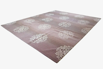 Designer rug Bo Hamsa in rose with a white circular ornament