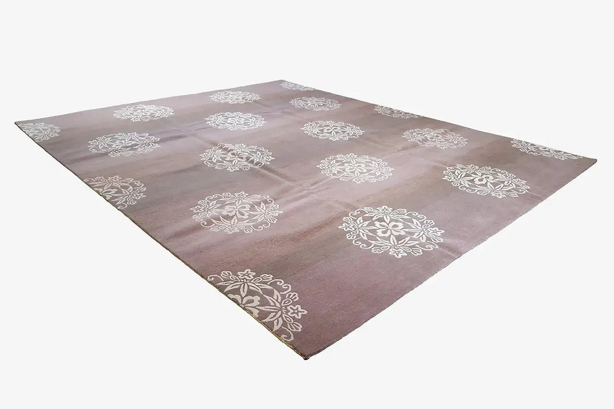 Designer rug Bo Hamsa in mauve with white floral medallions