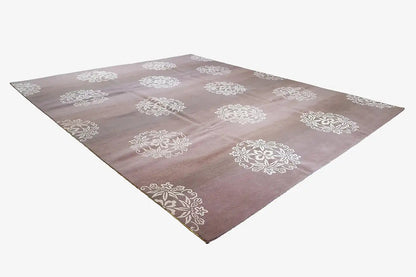 Designer rug Bo Hamsa in mauve with white floral medallions