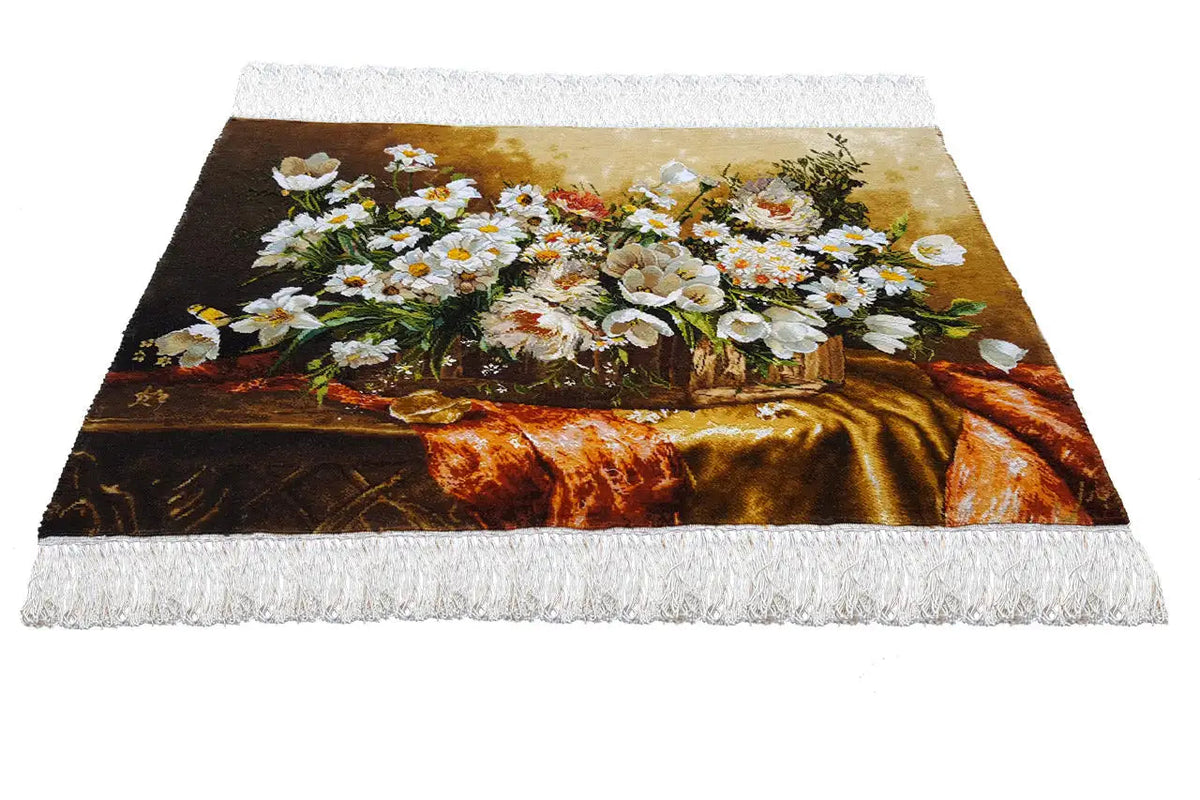 Picture tapestry with a bouquet of flowers on gold-colored fabric, rectangular shape, white fringed edge