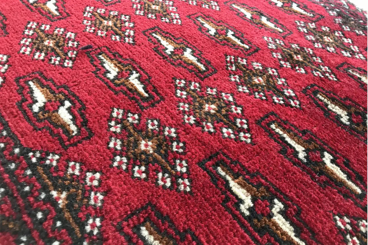 Poshti Turkmen carpet (95x47 cm) Detail: red field with ornaments in white and beige