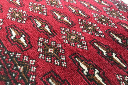 Poshti Turkmen carpet (95x47 cm) Detail: red field with ornaments in white and beige