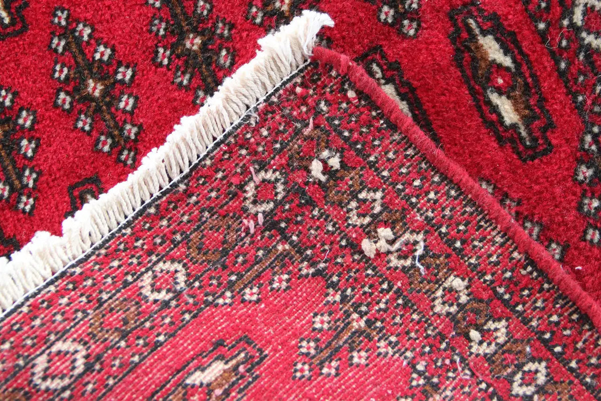 Close-up with a diagonal pattern and frayed white edge