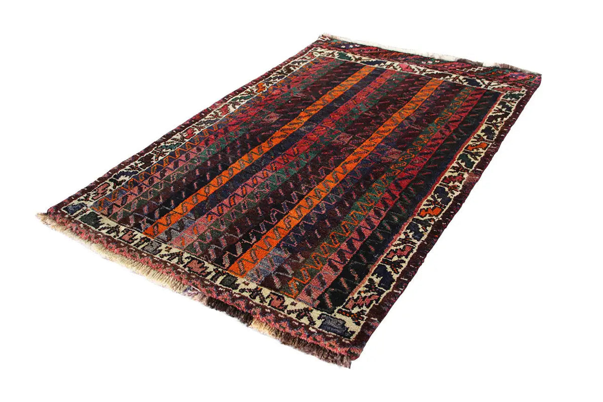 Oriental rug Shiraz-Qashqai laid at an angle: dark red with orange stripes